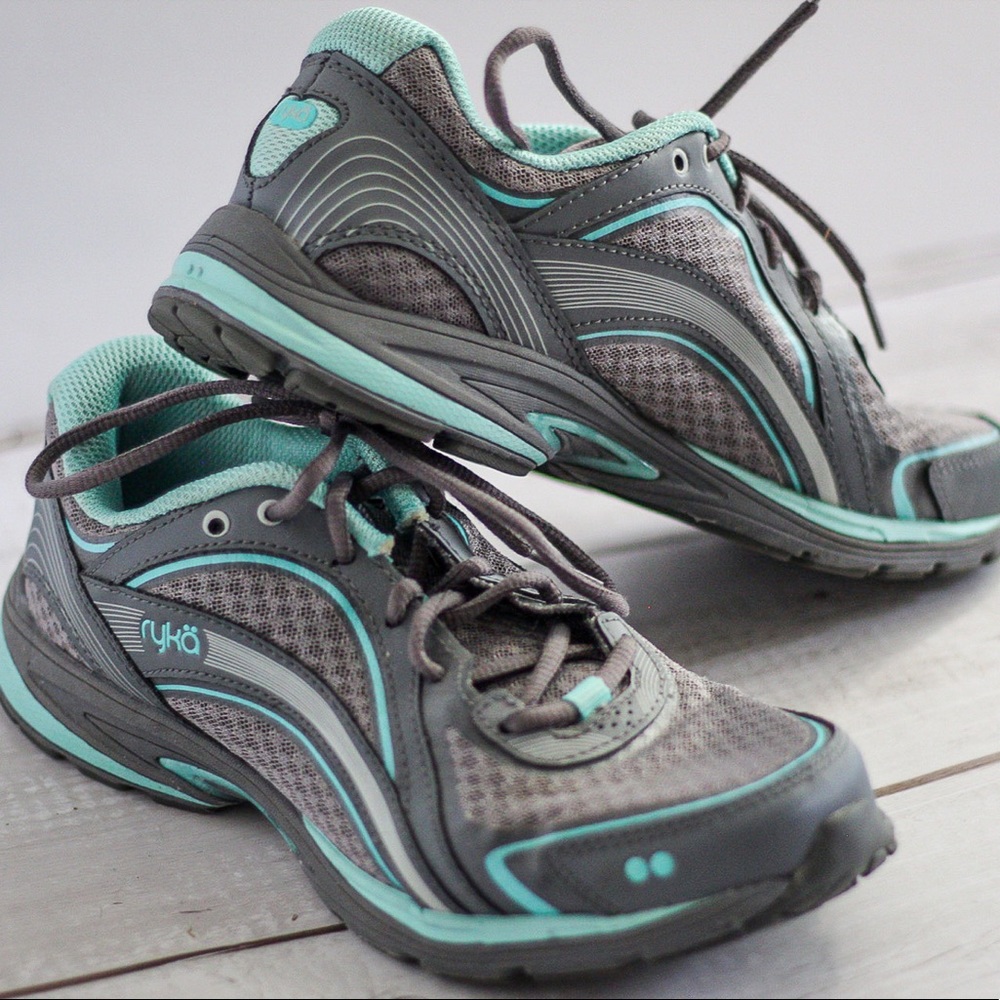 Women’s size 6 Ryka Sneakers